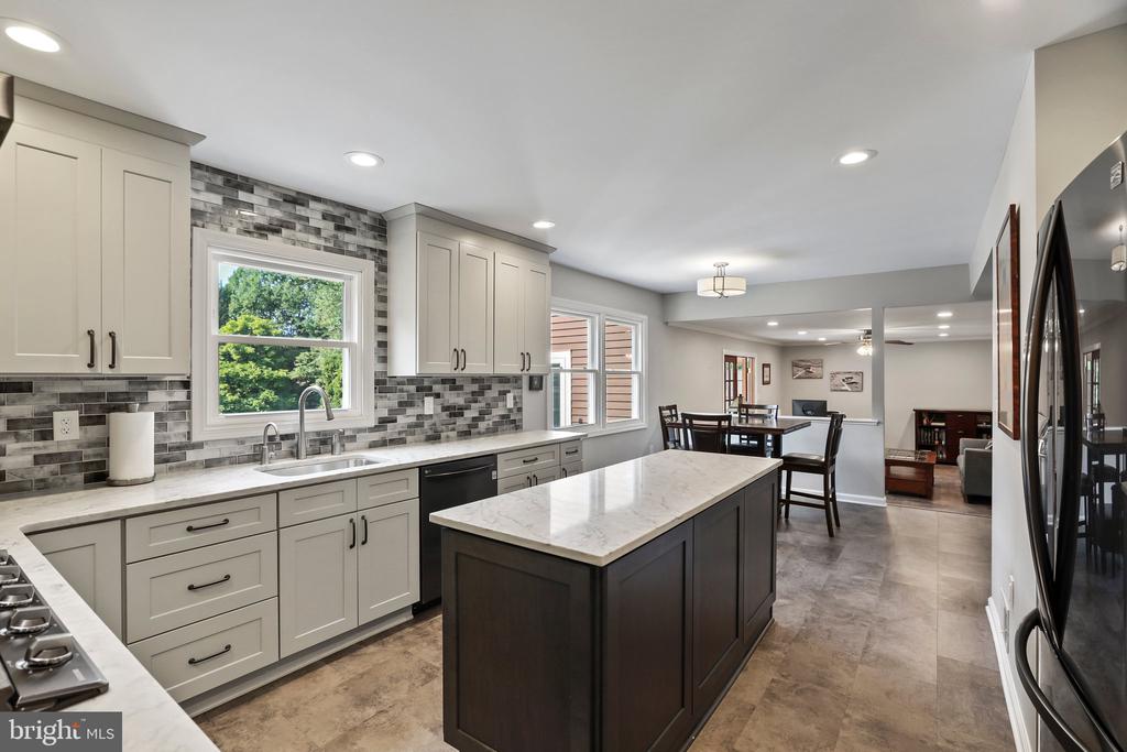 64 Colleen Cir