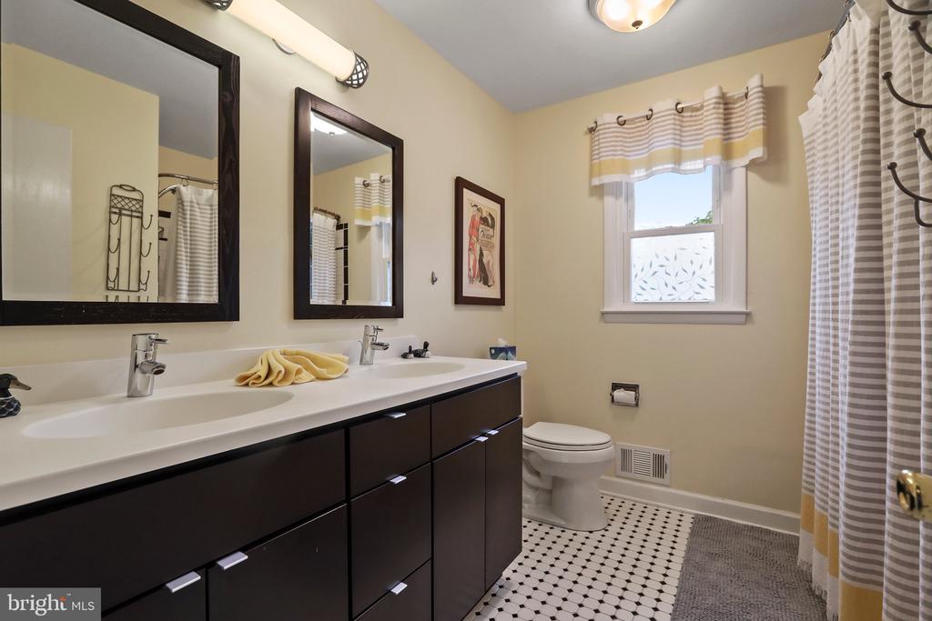 64 Colleen Cir