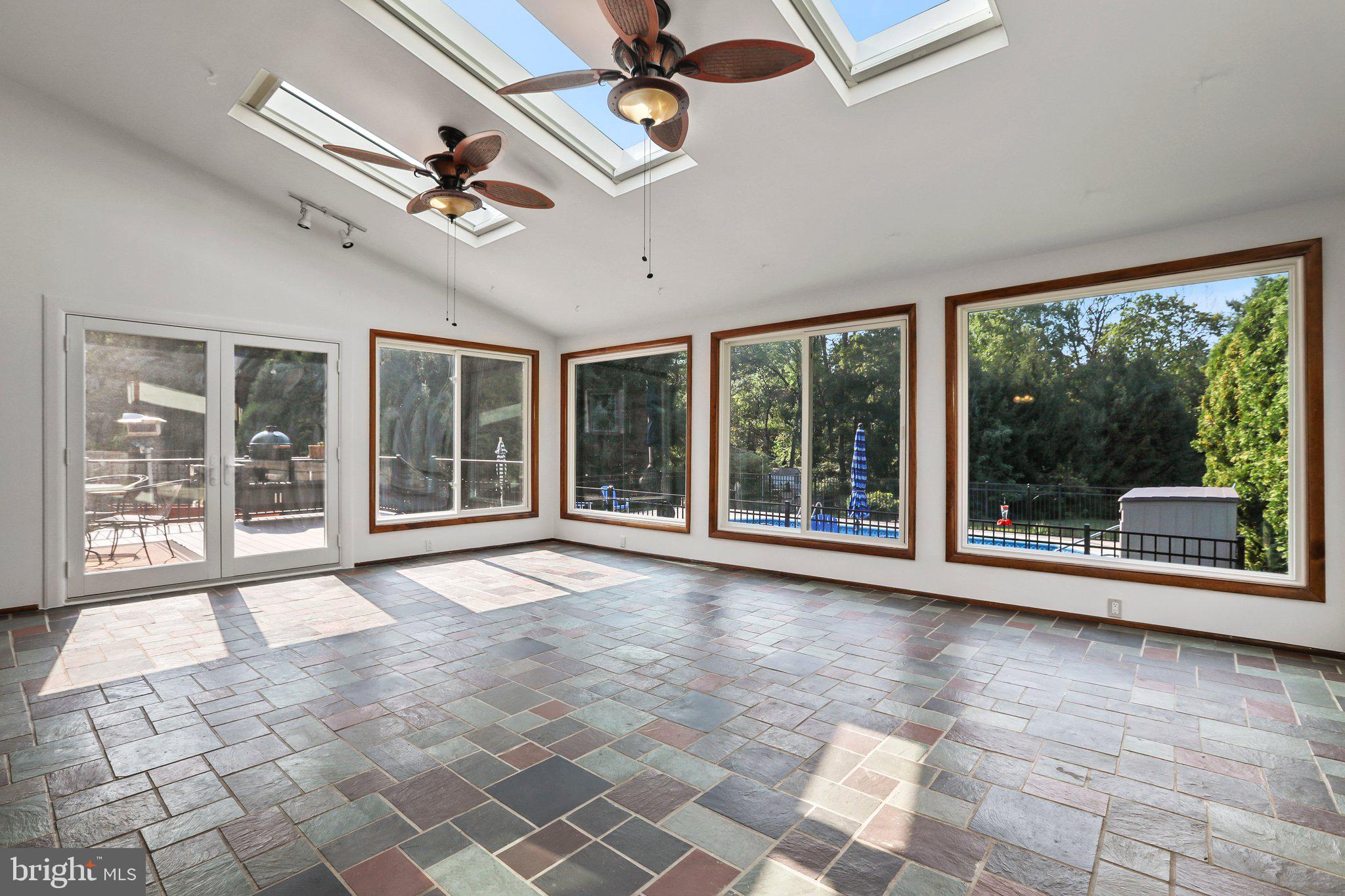 64 Colleen Cir