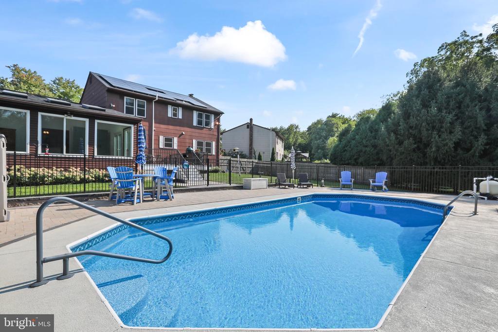 64 Colleen Cir