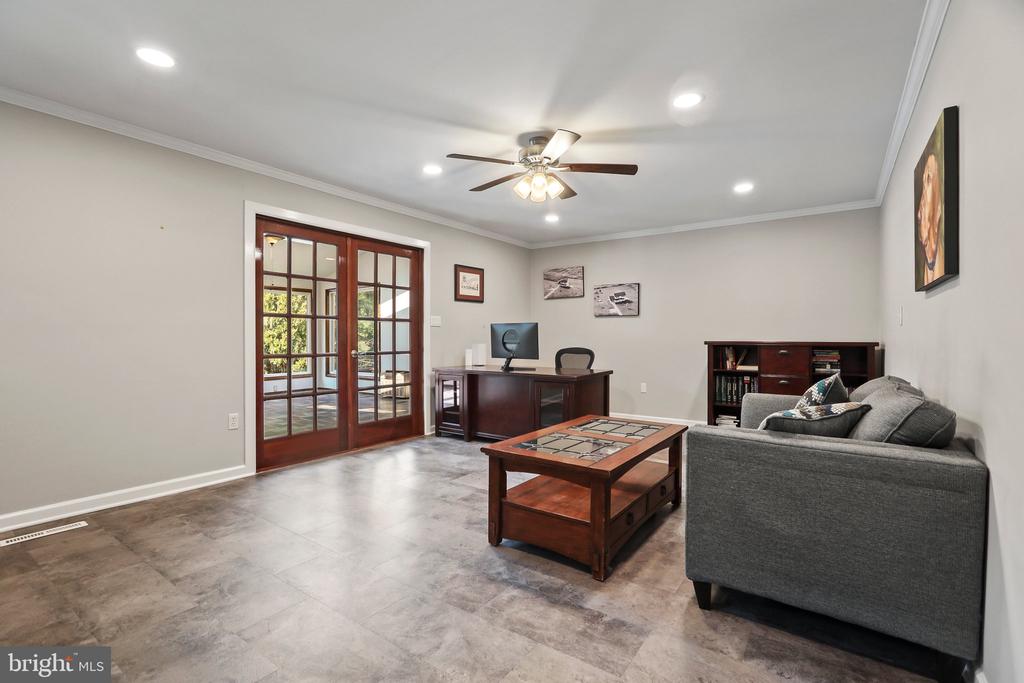 64 Colleen Cir