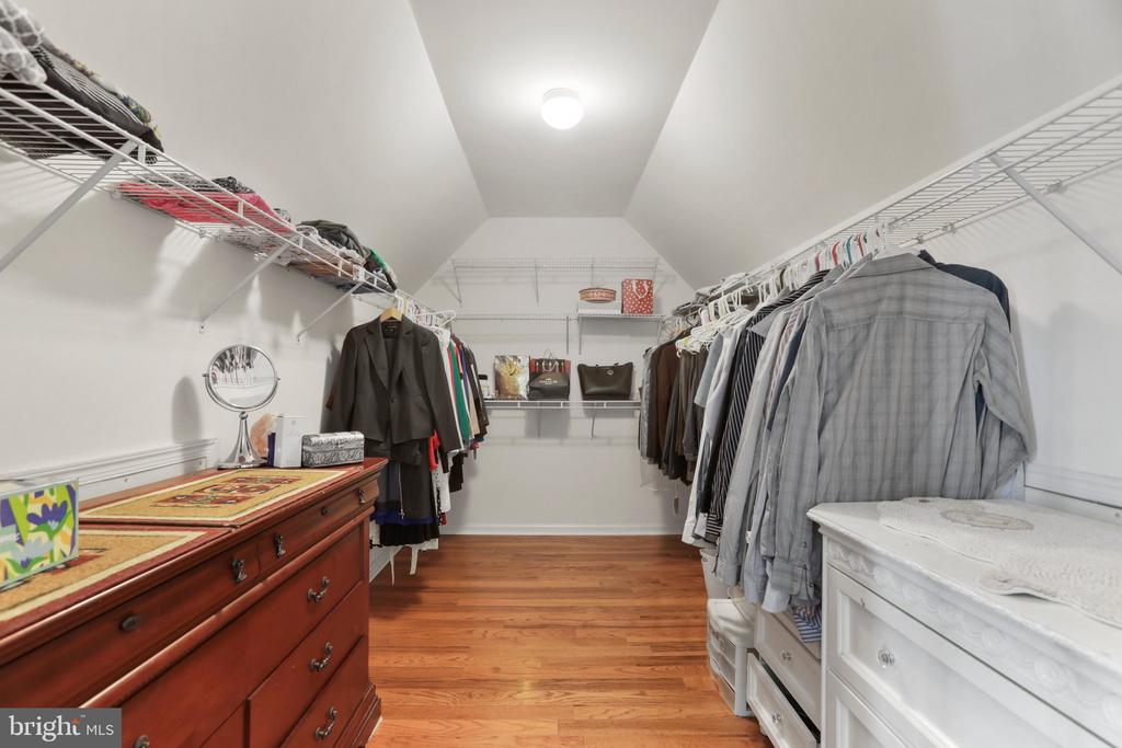 5 Lenmore Ct