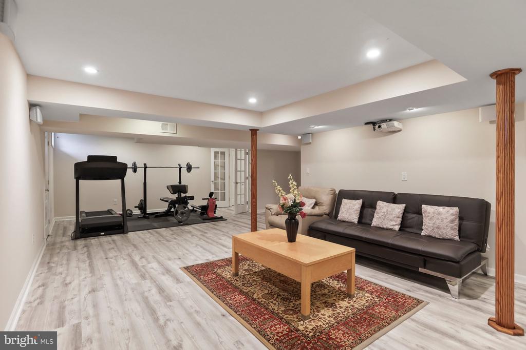 5 Lenmore Ct
