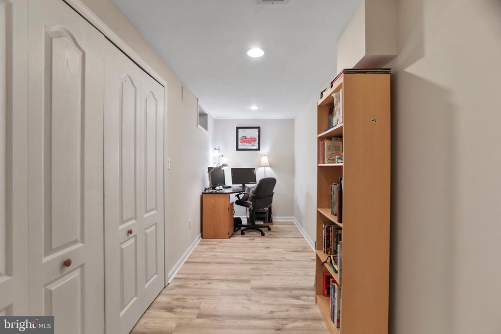 5 Lenmore Ct