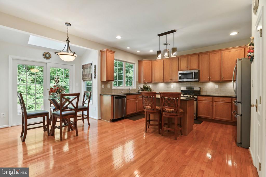 5 Lenmore Ct