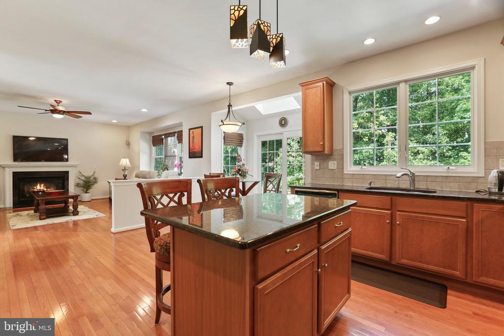 5 Lenmore Ct