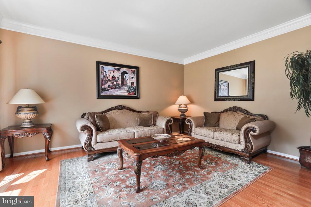 5 Lenmore Ct
