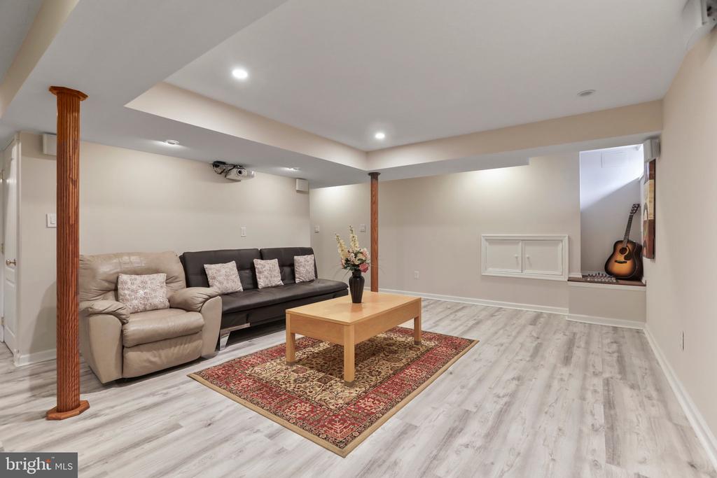 5 Lenmore Ct