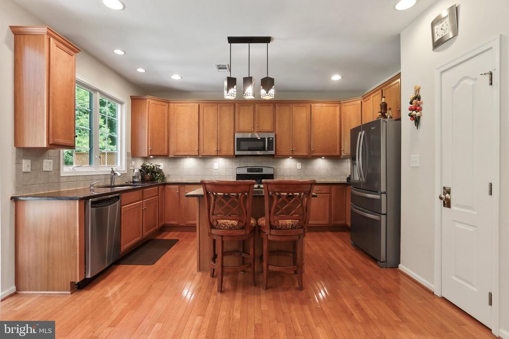 5 Lenmore Ct
