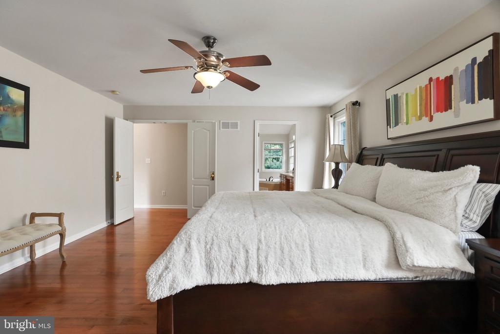 5 Lenmore Ct