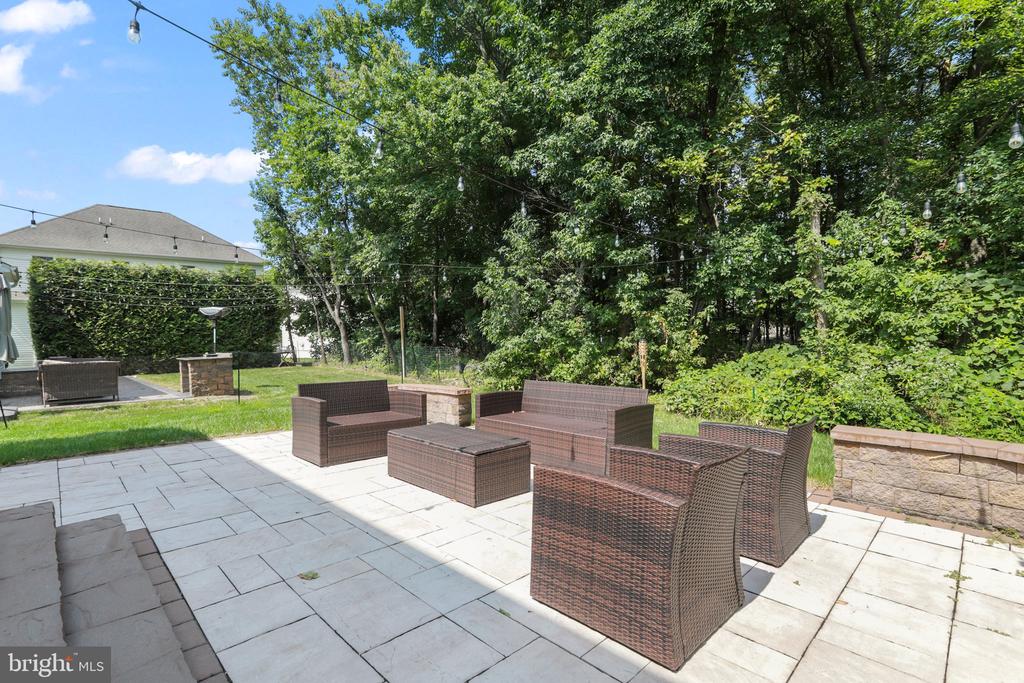 5 Lenmore Ct
