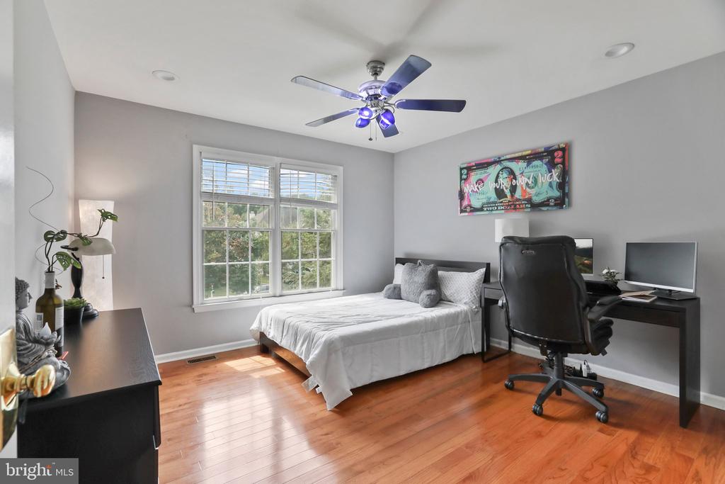 5 Lenmore Ct