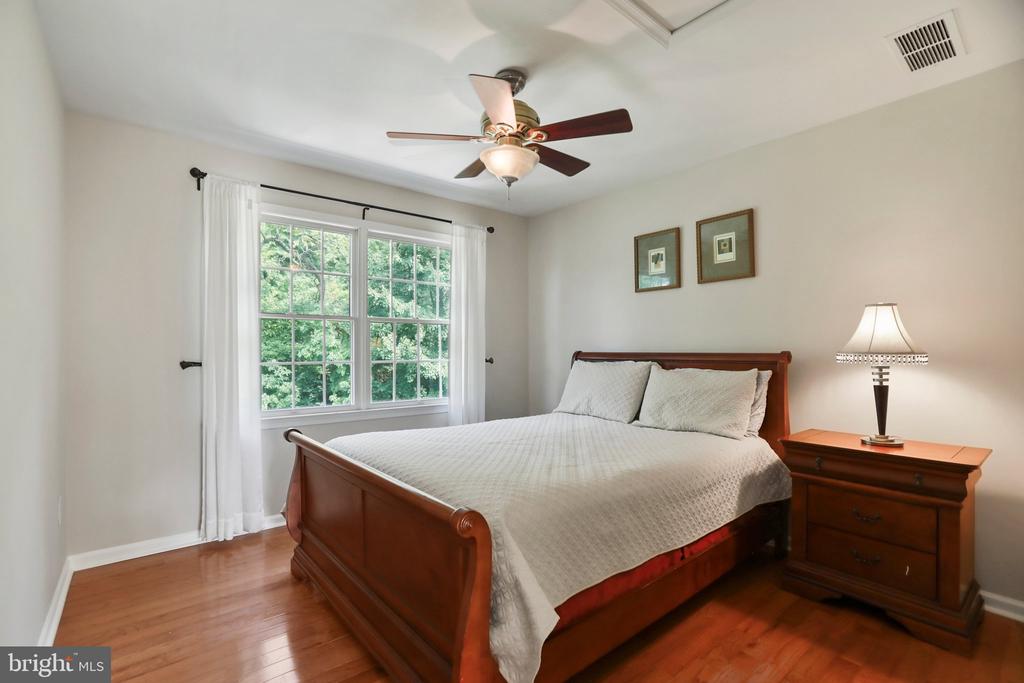 5 Lenmore Ct