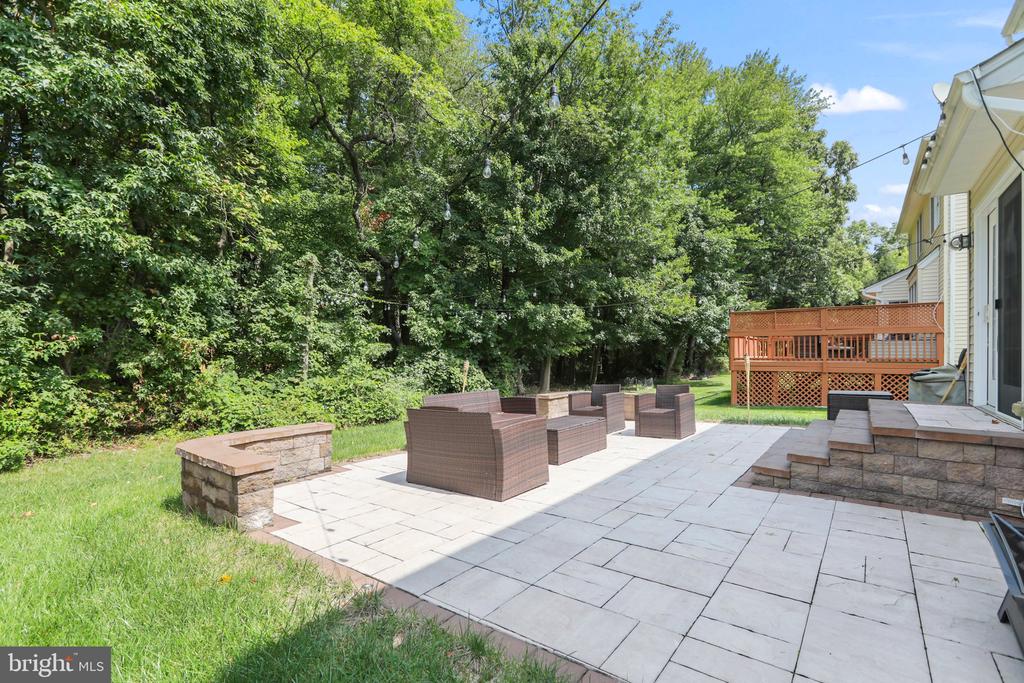 5 Lenmore Ct