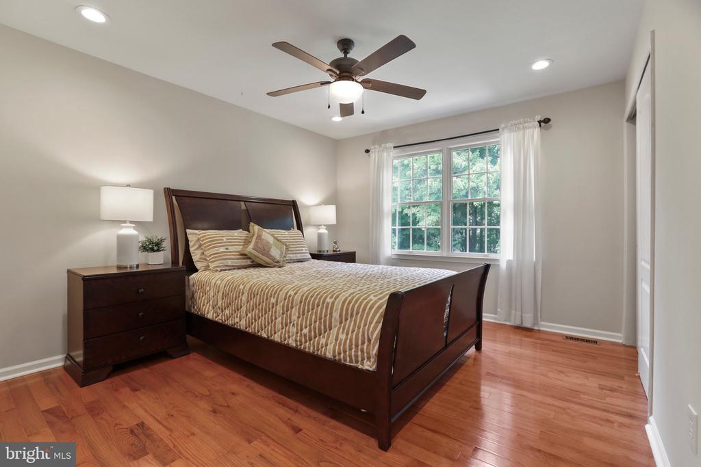 5 Lenmore Ct