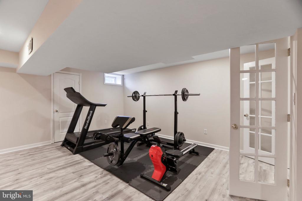 5 Lenmore Ct