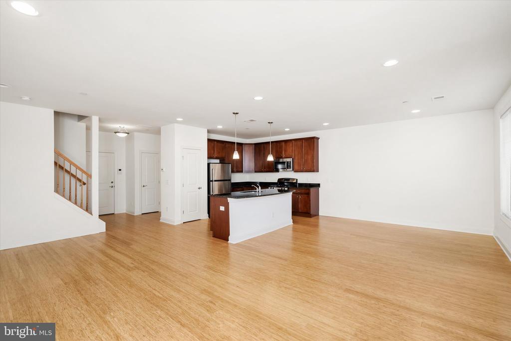 1 N Commerce Sq #309
