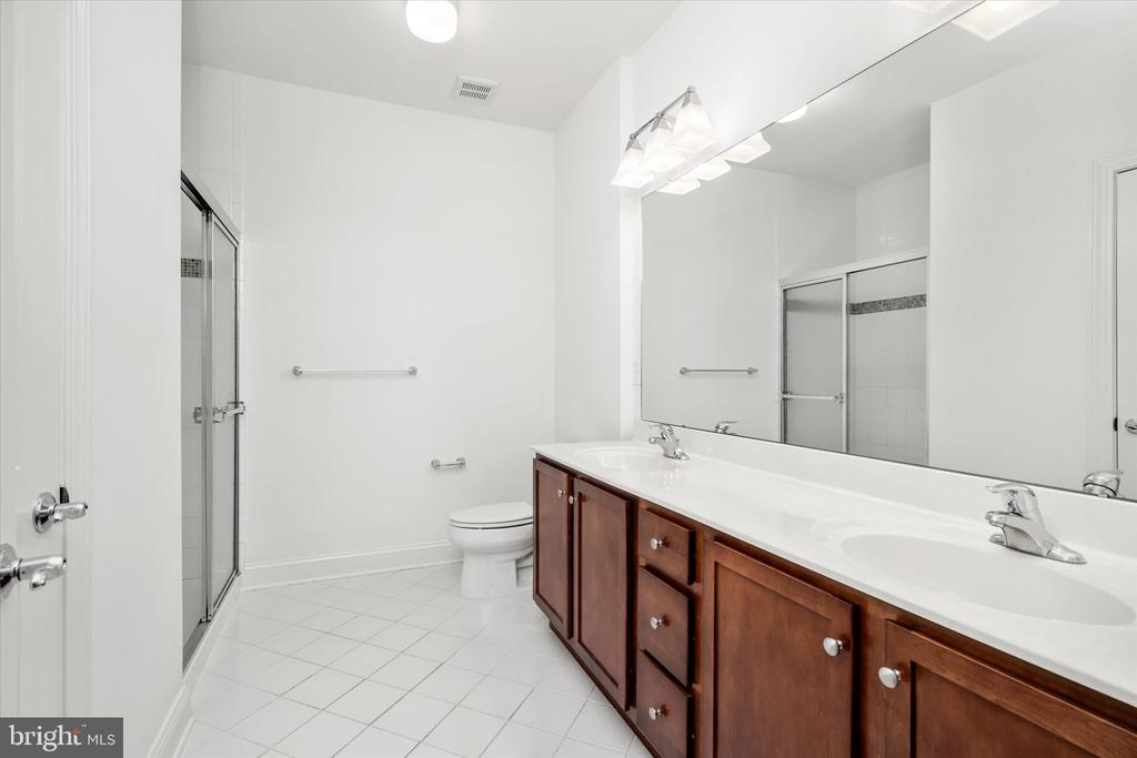 1 N Commerce Sq #309