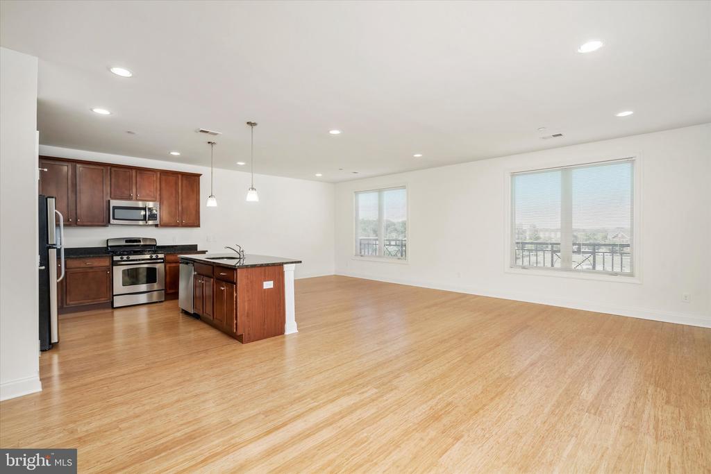 1 N Commerce Sq #309