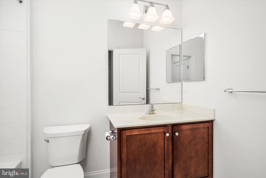 1 N Commerce Sq #309