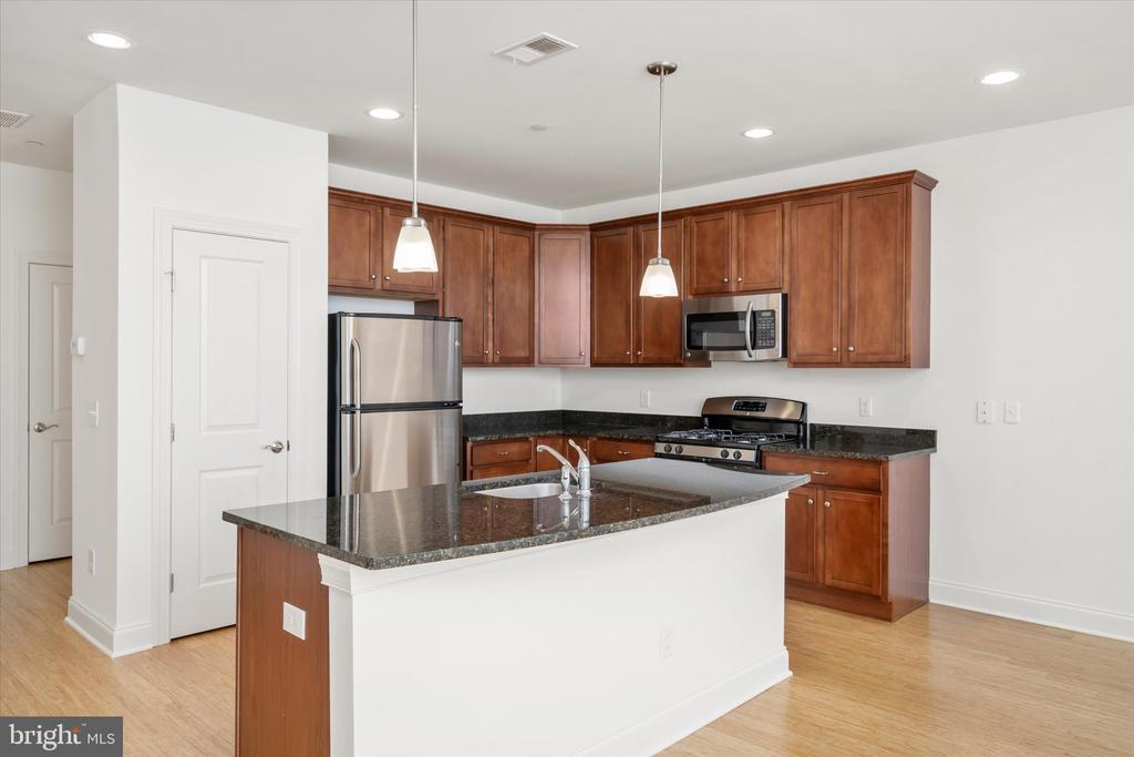 1 N Commerce Sq #309