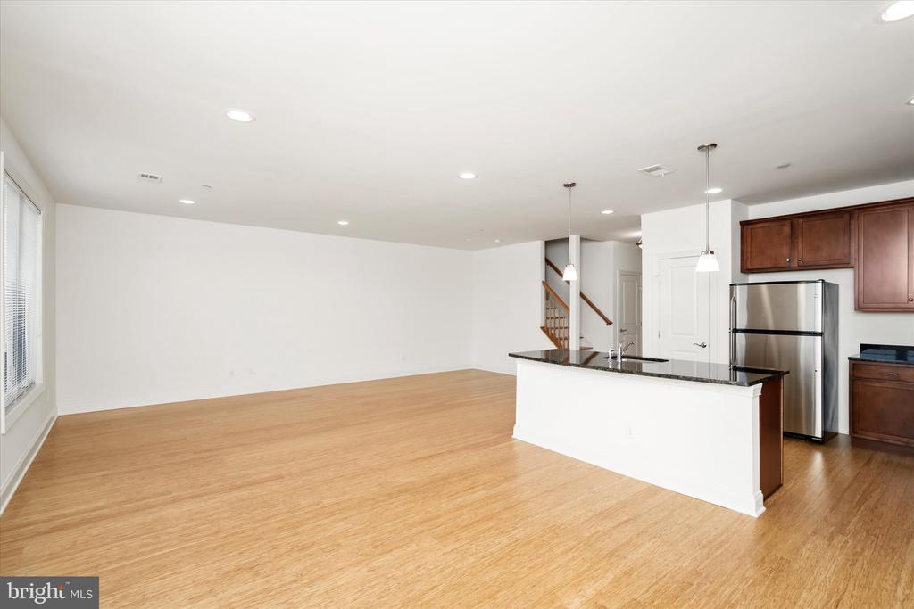 1 N Commerce Sq #309