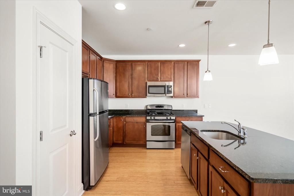 1 N Commerce Sq #309