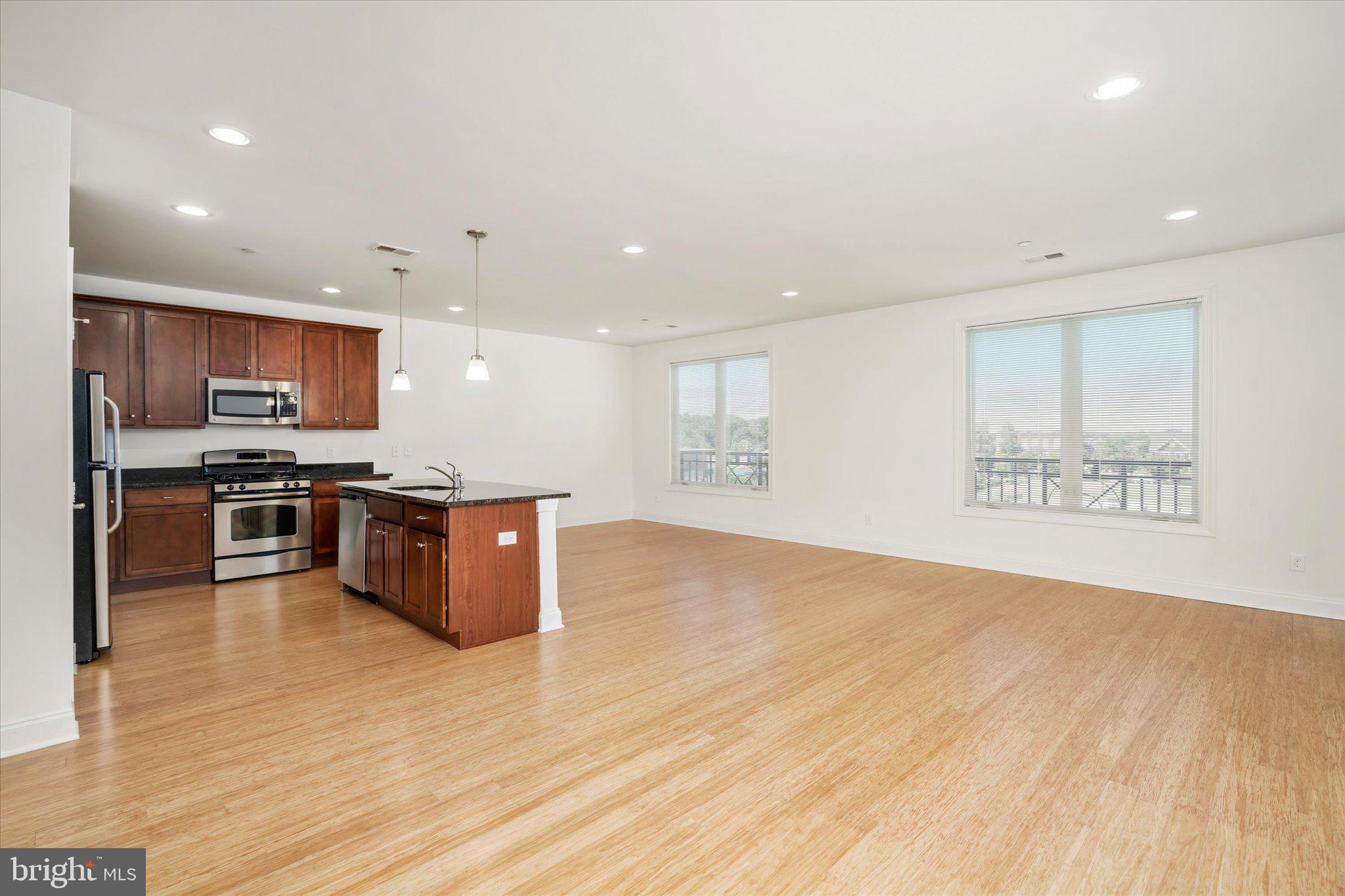 1 N Commerce Sq #309