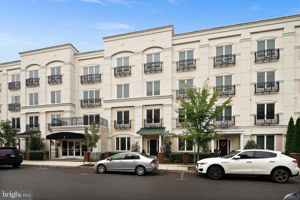 1 N Commerce Sq #309