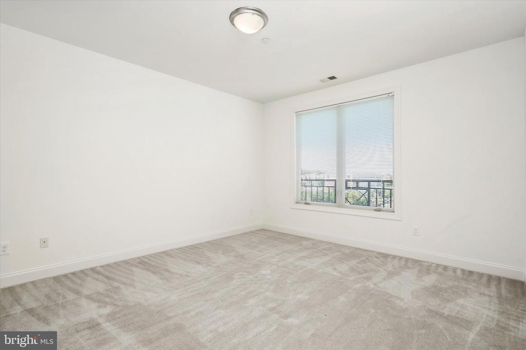 1 N Commerce Sq #309