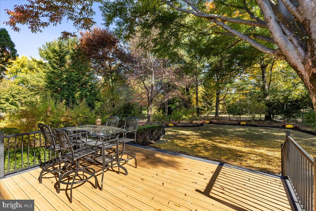 8 Laurel Wood Dr