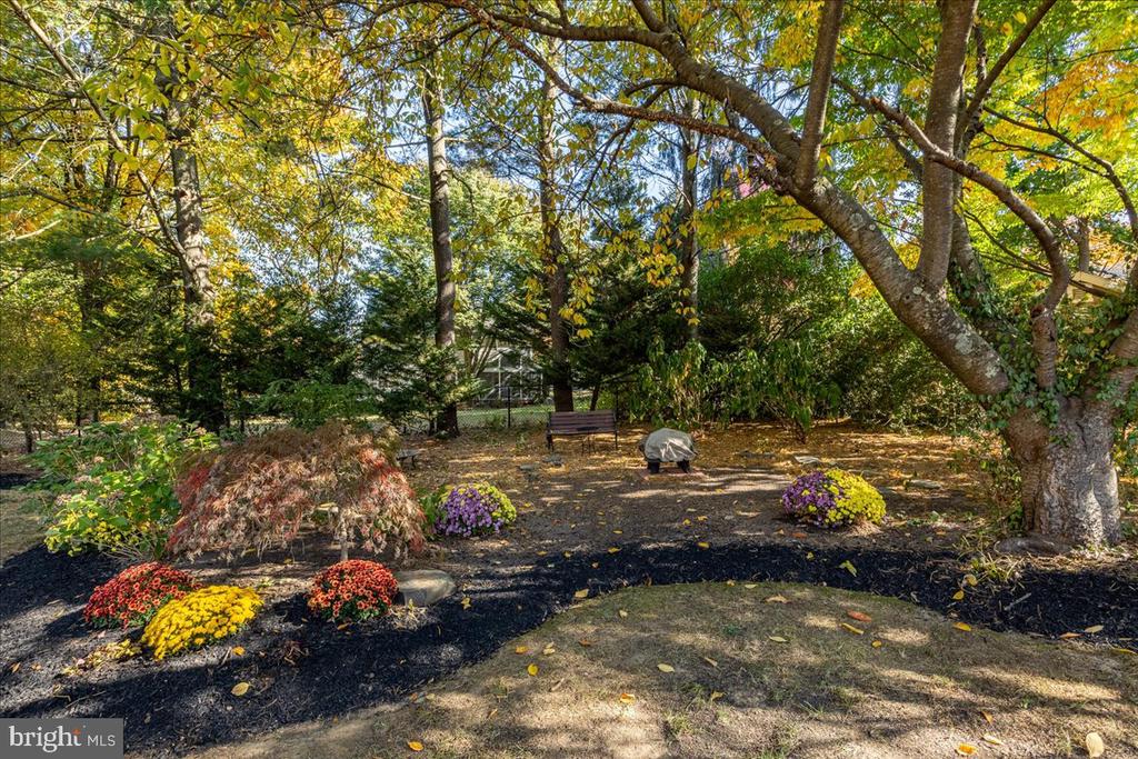 8 Laurel Wood Dr