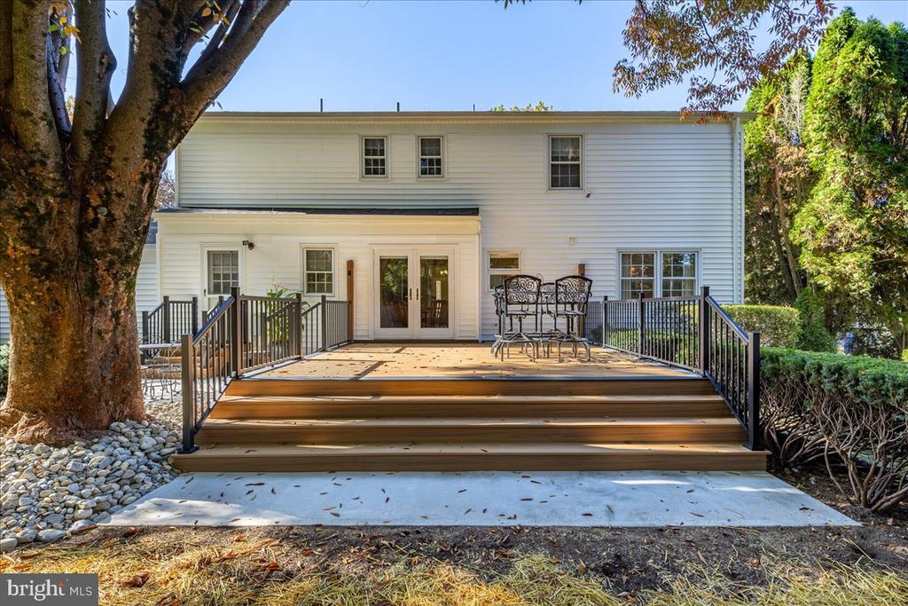8 Laurel Wood Dr