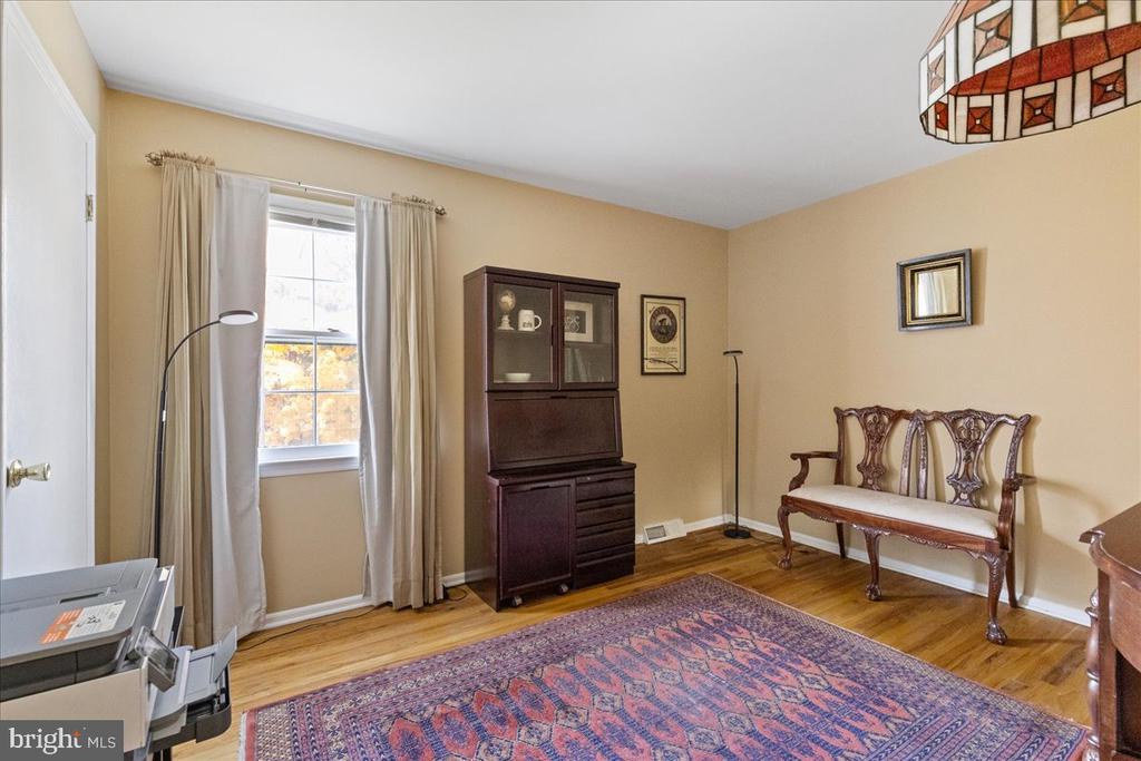 8 Laurel Wood Dr