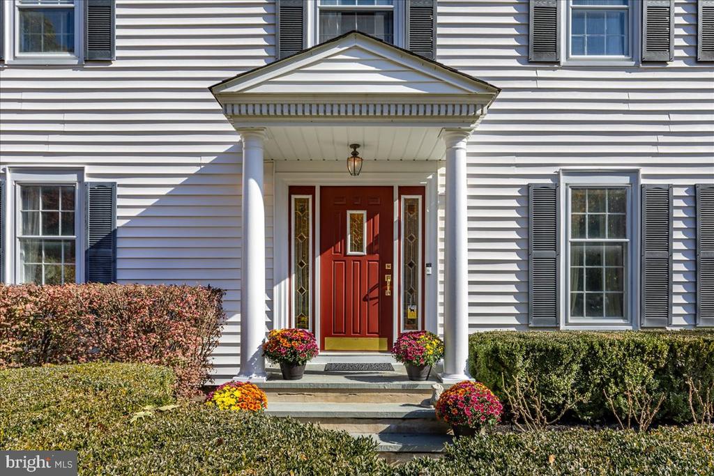 8 Laurel Wood Dr