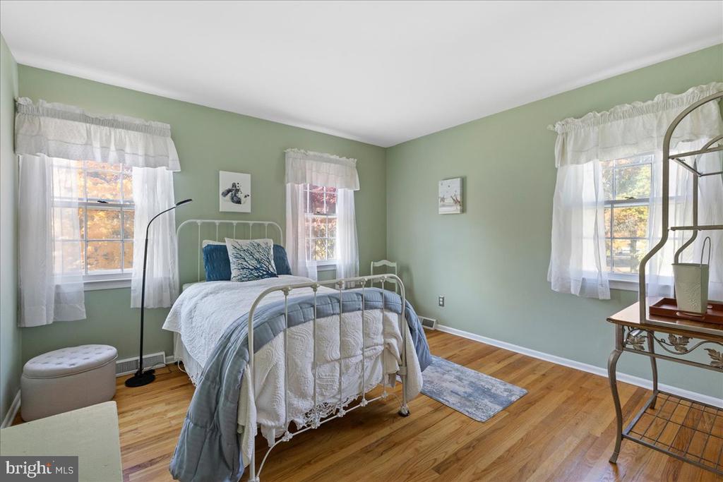 8 Laurel Wood Dr