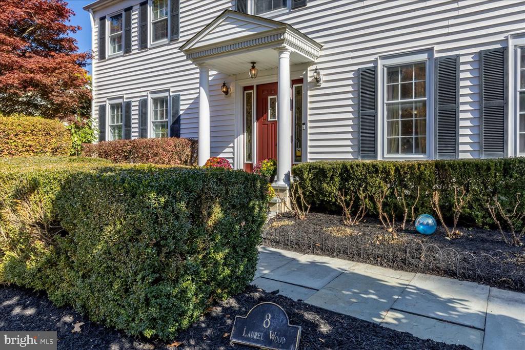8 Laurel Wood Dr