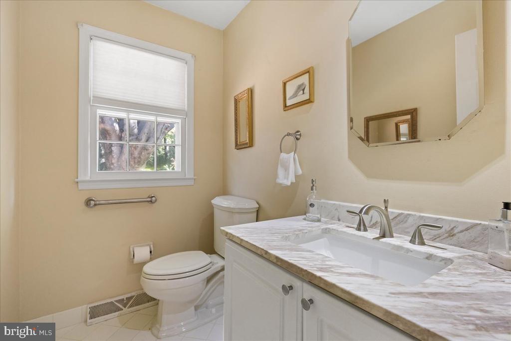 8 Laurel Wood Dr