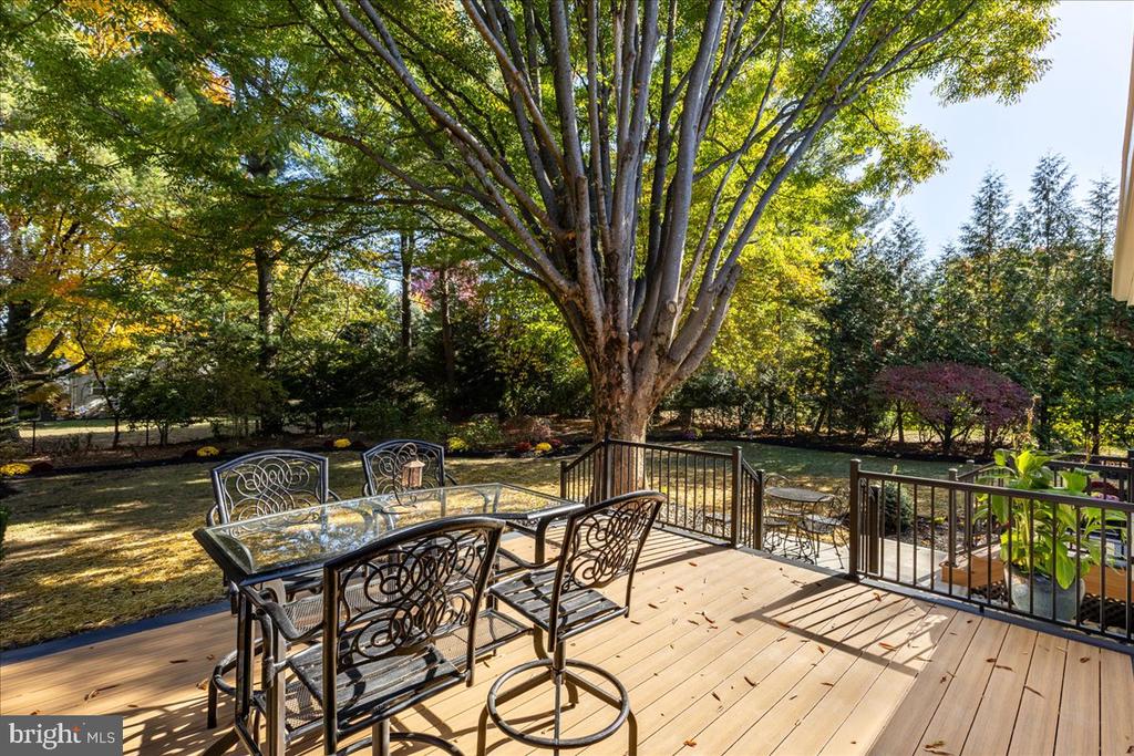 8 Laurel Wood Dr