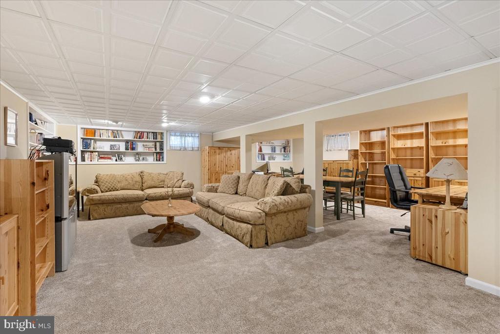 8 Laurel Wood Dr