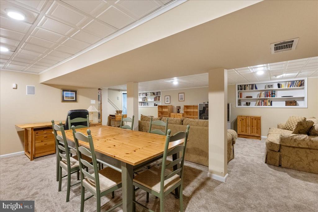 8 Laurel Wood Dr