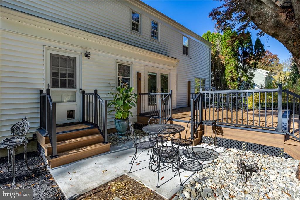8 Laurel Wood Dr