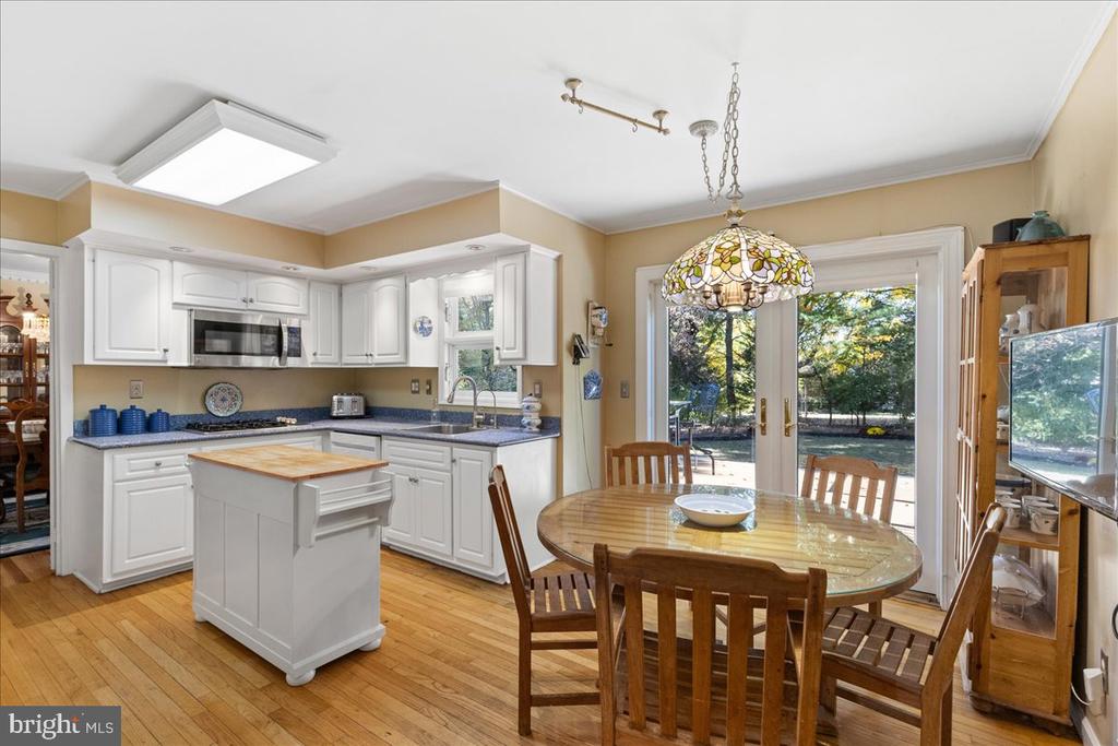 8 Laurel Wood Dr