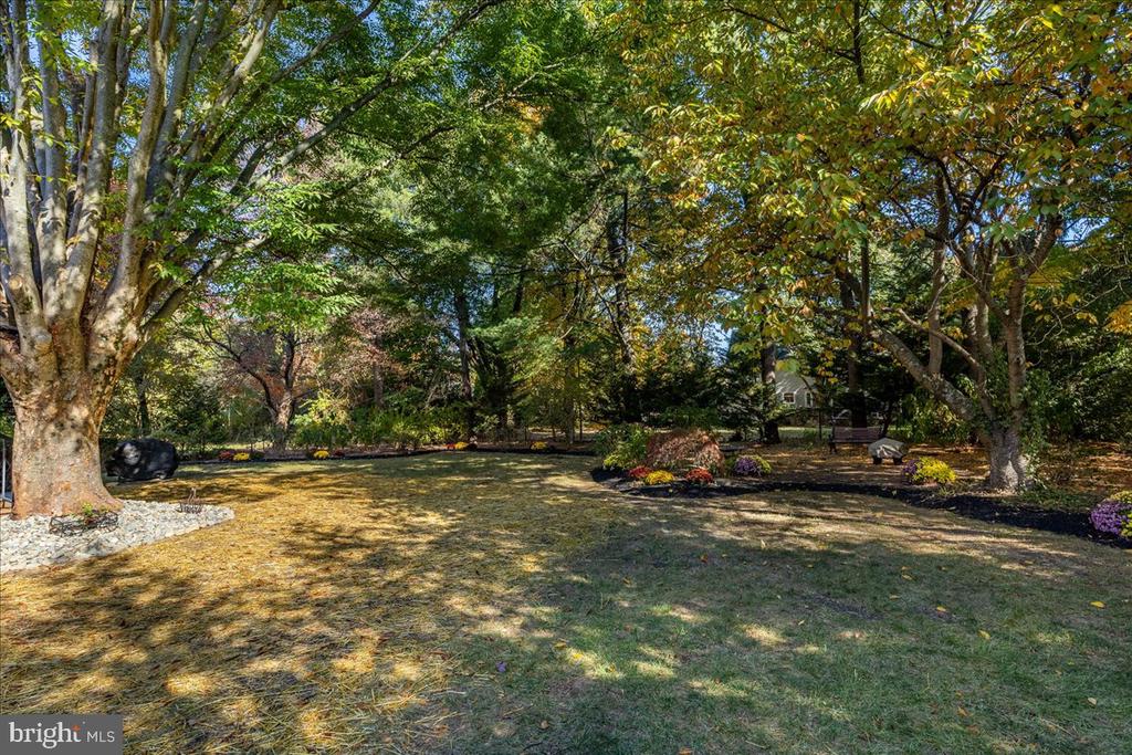 8 Laurel Wood Dr