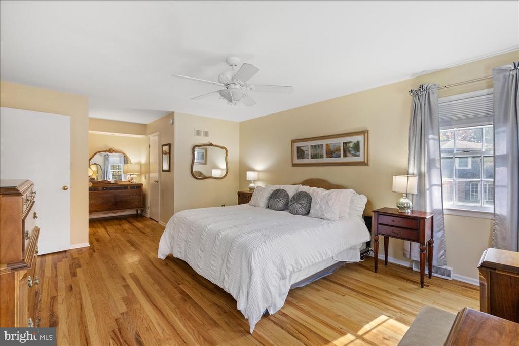 8 Laurel Wood Dr