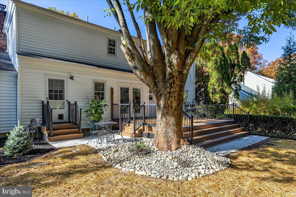 8 Laurel Wood Dr
