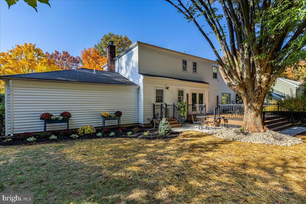 8 Laurel Wood Dr