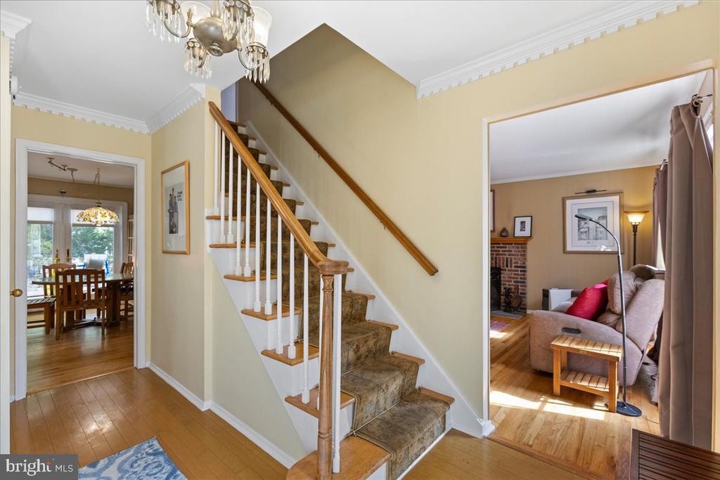 8 Laurel Wood Dr