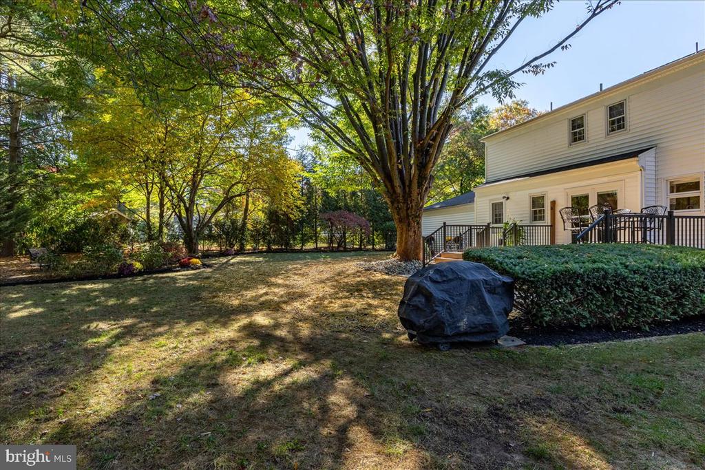 8 Laurel Wood Dr