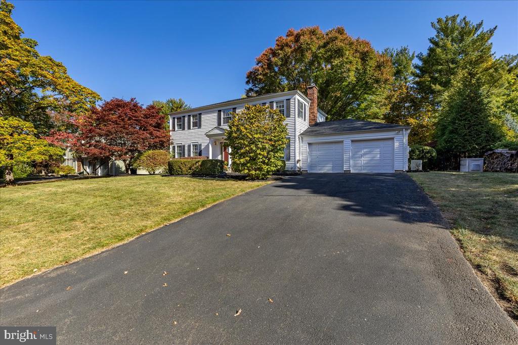 8 Laurel Wood Dr